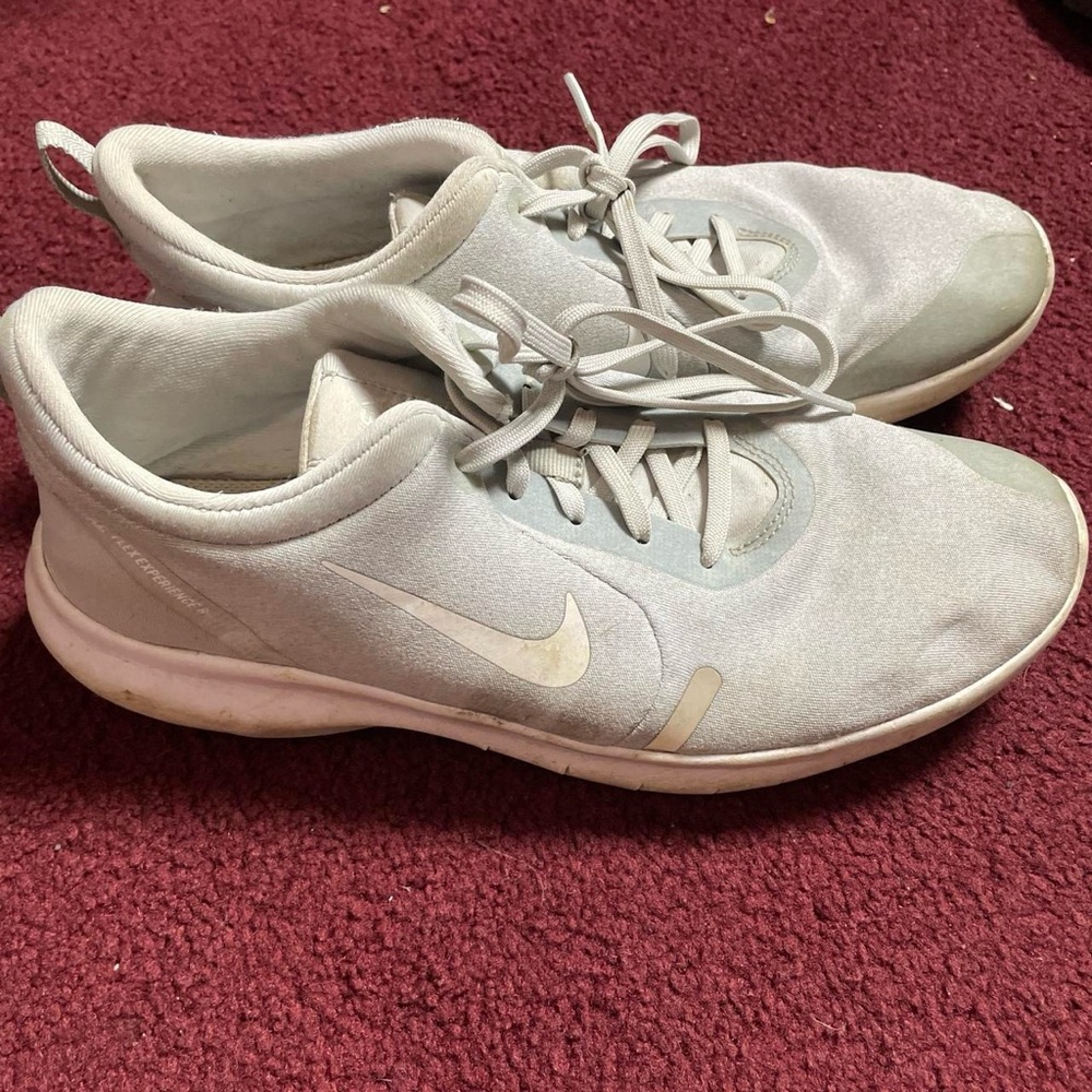 Nike Women's Flex experience 8 Grey Sneakers